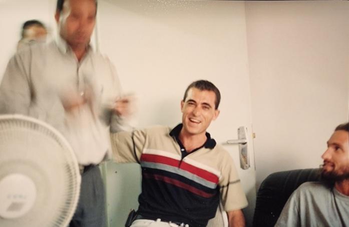 Nael Shyioukhi au bureau de Reuters à Hébron, Palestine, 1999