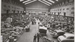 The large market hall of the Centrale Markthal in Amsterdam in the 1930s. (Amsterdam City Archives)