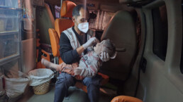 doctor in gaza treats child in ambulance