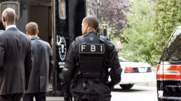 fbi agents unload a prisoner