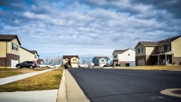 a picture of normal houses in the suburbs