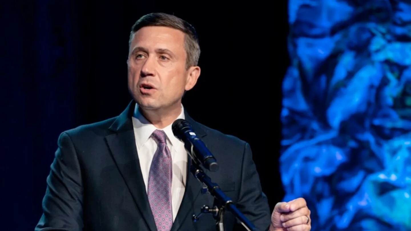 ken martin speaks at a podium