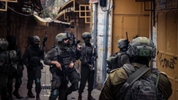 Hebron, West Bank, Palestine. February 14, 2026 Israeli soldiers (IDF) securing and protecting settlers in the old city of Hebron. Defense mission in a sensitive urban area.