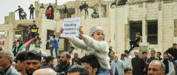 Law authorizing the execution of prisoners. Syrians protest near the Israeli border, denouncing an Israeli law that permits the death penalty for Palestinian prisoners. They held signs demanding the law's repeal alongside Palestinian flags. Daraa, Syria, April 3, 2026.