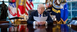President Donald Trump receives an update from Secretary of State Marco Rubio on the U.S. peace plan for Gaza in the Oval Office, Friday, October 3, 2025 - USA (Official White House Photo by Molly Riley)